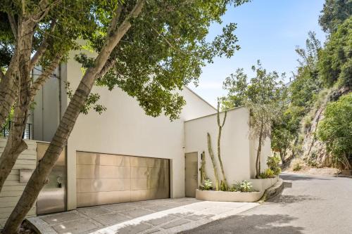 Hollywood Hills Serenity