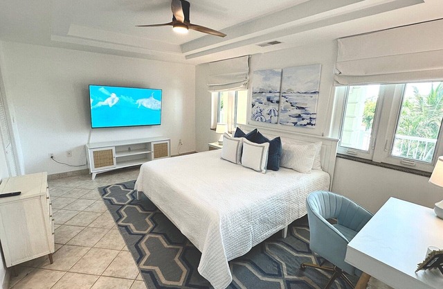 Home Away From Home Luxury 1-bedroom Pool View Condo at Turtle Cove Marina