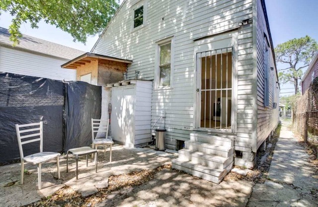Home in a quiet neighborhood with easy access to the heart & culture of NOLA!