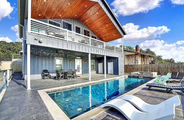 Home in Canyon Lake Family Friendly Beautiful View Pool and Hot Tub