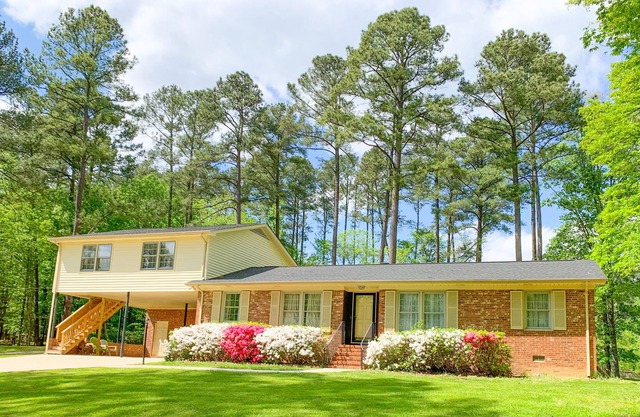 * Casa para 10 personas * en el centro de Duke y UNC, el aeropuerto RDU y el centro de Durham