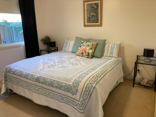HOME STAY on HIGH King Bed - Private Home with Private Bathroom