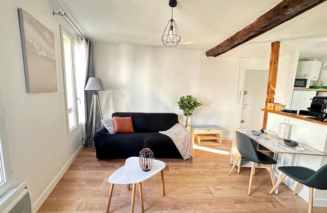 Home Up Pontoise