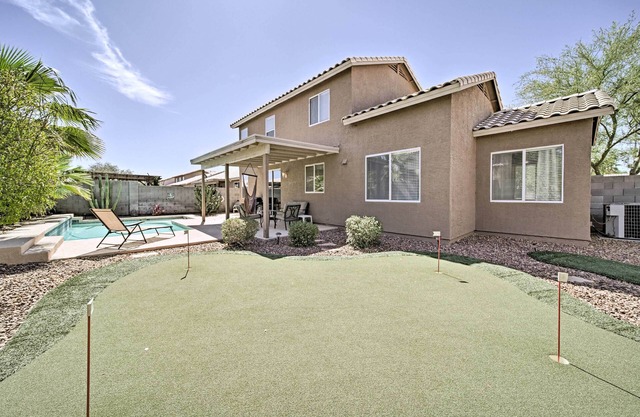 ¡Casa privada de Goodyear con piscina y putting green!