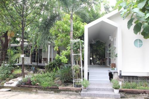 Homeku Guesthouse Room 3 Cozy Stay Close to Suvarnabhumi Airport