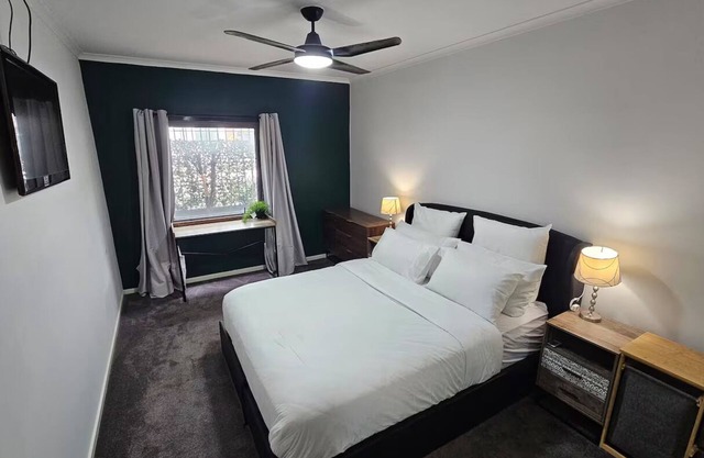 🏡 Homely, Quirky & Spacious Ground-Floor South Melbourne Home!