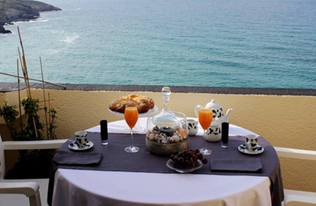 Homerez - ¡A 10 m de la playa! Apartamento para 6 pers. con jardín en Malpica