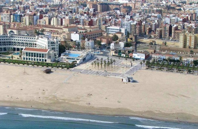 Homerez - 100 m away from the beach! Amazing apartement for 8 ppl. at València