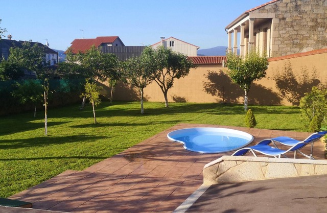 Homerez - ¡A 53 m de la playa! Casa para 8 pers. con jardín y terraza en Esteiro