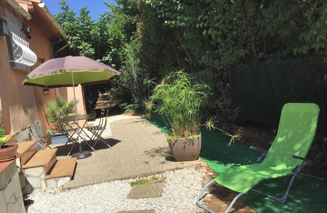 Homerez - Apartamento en Le Muy, vista al jardín
