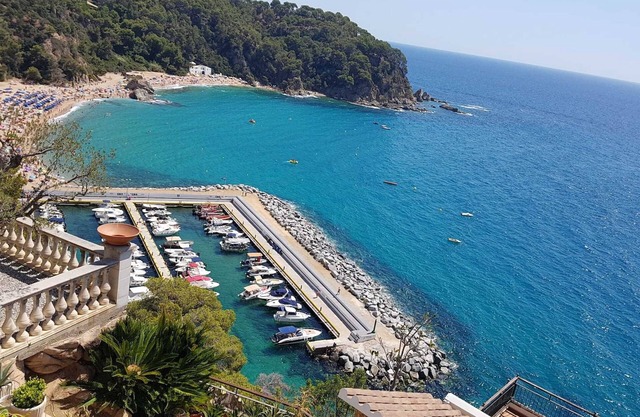 Homerez - Appartement for 7 ppl. with shared pool and terrace at Canyelles