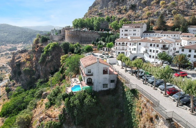 Homerez - Chalet auténtico en Grazalema con piscina privada