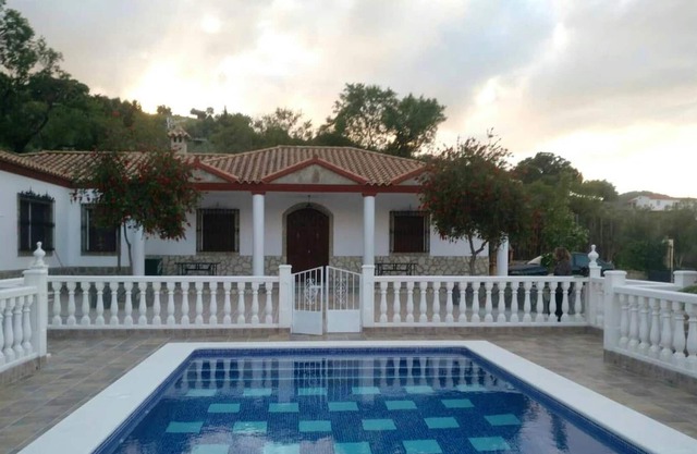 Homerez - Chalet a la montaña para 11 pers. con piscina en Prado del Rey