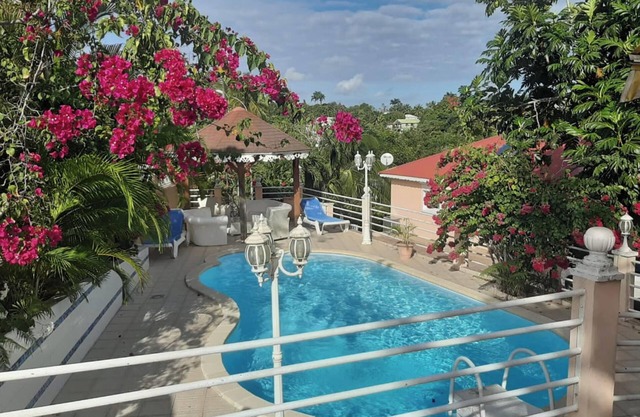 Homerez - Apartamento encantador en Sainte Anne 42 m² + Piscina Compartida