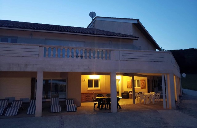 Homerez - Casa encantadora en Saint-Géry con piscina compartida