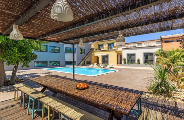 Homerez - Charming Villa in Quelfes with Shared Pool