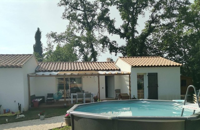 Homerez - Grande casa para 10 pers. con piscina, jardín y terraza en Néoules
