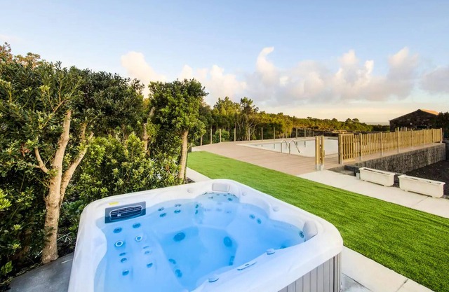 Homerez - Casa para 4 pers. con piscina compartida, jacuzzi y jardín en Lajido