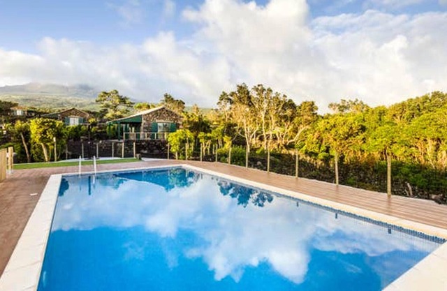 Homerez - Casa para 4 pers. con piscina compartida, jacuzzi y jardín en Lajido