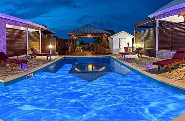Homerez - Casa para 2 pers. con piscina compartida y jacuzzi en Anse-Bertrand