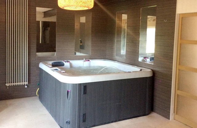 Homerez - Bonita casa para 2 pers. con piscina compartida, sauna, spa y terraza