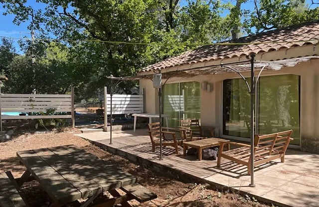 Homerez - Casa en Velleron con jardín y piscina