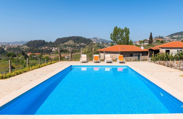 Homerez - Bonita casa para 4 pers. con piscina compartida y terraza en Fornos