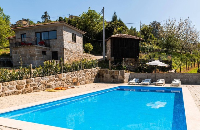 Homerez - Casa para 5 pers. con piscina compartida, terraza y balcón en Fornos