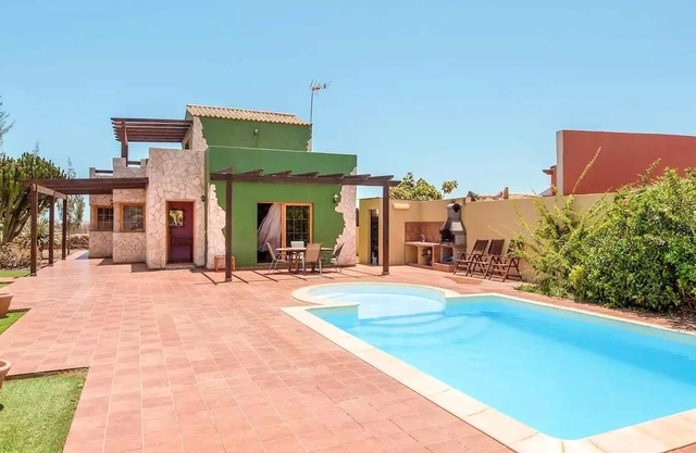 Homerez - Villa a 13 km de la playa para 7 pers. con piscina, jardín y terraza