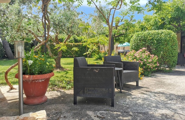 Homerez - Espectacular villa para 11 pers. con piscina y terraza en Bédarrides