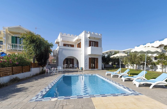 Homerez - Villa soleada en Kolympia con piscina privada