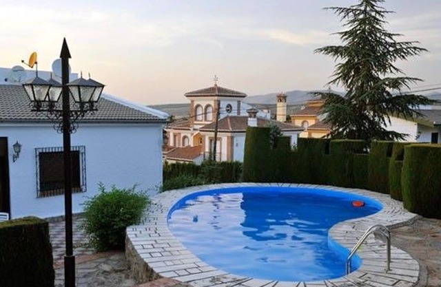 Homerez - Espaciosa villa para 8 pers. con piscina, jardín y terraza en Monachil