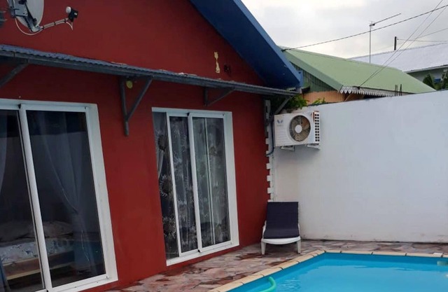 Homerez - Bonita villa para 8 pers. con piscina, jardín y terraza en La Rivière
