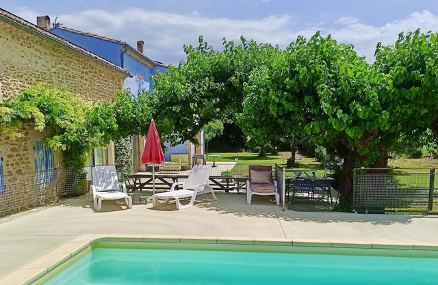 Homerez - Espectacular villa para 30 pers. con piscina y terraza en Richerenches