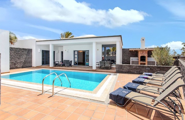 Homerez - Villa Playa Blanca con piscina