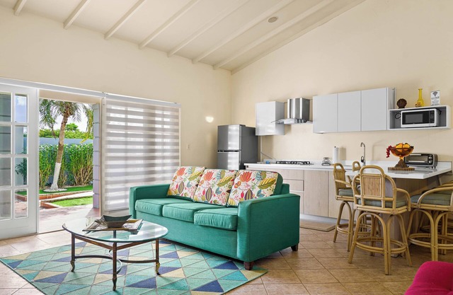 Homey Spacious 2-bedroom apartment -5 min drive to Eagle Beach & Palm Beach