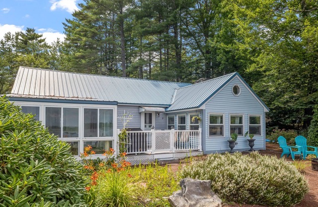 Hope's Haven - A Sunrise Lake Retreat - New Hampshire Waterfront Home!