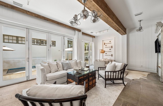 Hope Town Haven Cottage & Carriage House - Plunge Pool/Summer Kitchen, Steps from Town Center