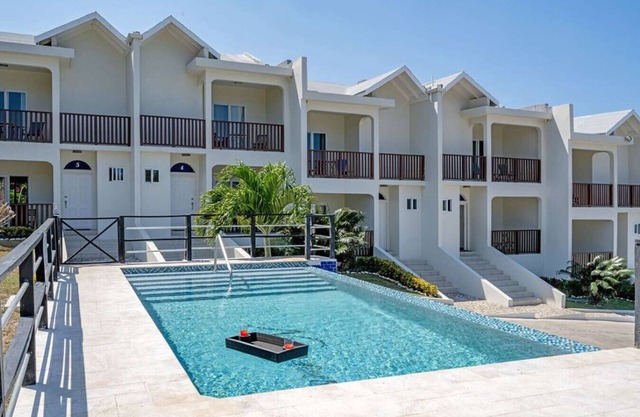 Hospitality Expert NCB All: Pool, Beach & Chef
