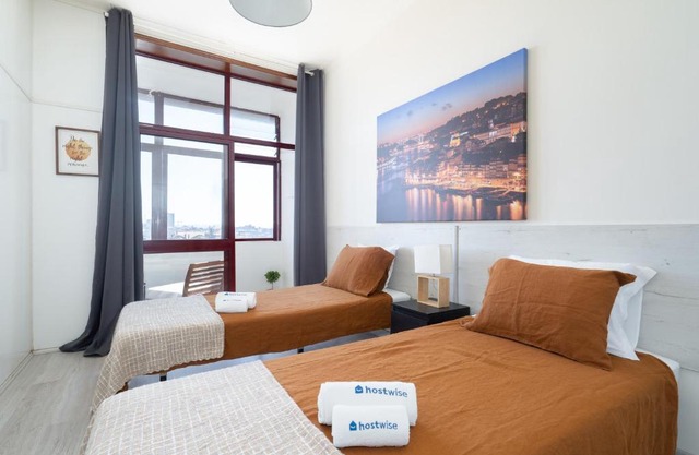 Host Wise - Cozy Sunny Flats - Ace Location