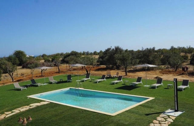 HostWise - Spacious Villa with Pool