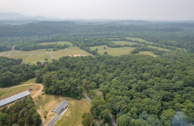 Hot tub, 180 acres, river access