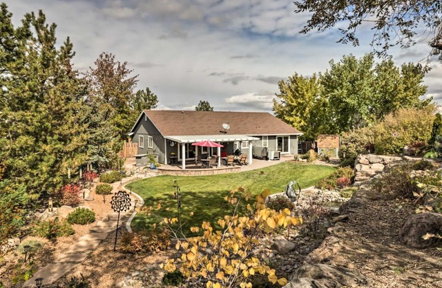 Hot Tub and Fire Pit Reno Gem 12 Mi to Skiing