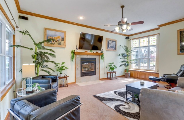 'Holiday Island Fairway Estate' w/ Hot Tub