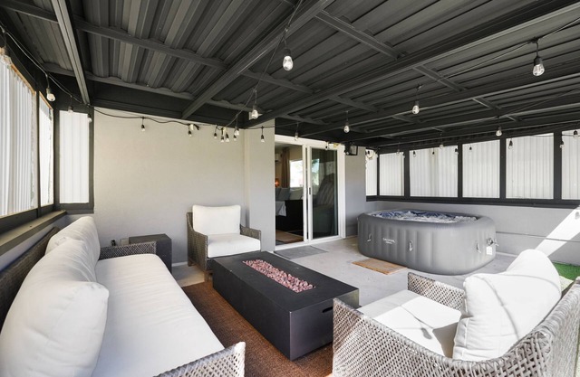 Hot Tub - EV Charger - Firepit - Spacious Garage!