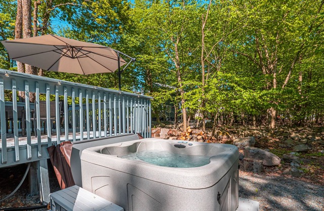 Hot Tub / Fire Pit / Fire Place / Family