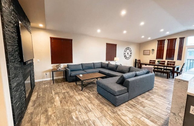 Hot Tub - Just Steps to the Beach - Sleeps 12!