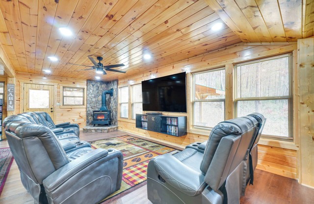 Hot Tub + Pool Table: Spacious Sevierville Cabin!