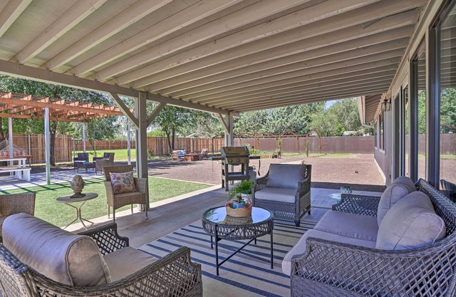 ¡NUEVO! Chino Valley Home en 1 Acre con patio cercado