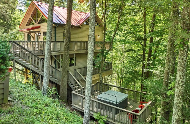 Hermosa cabaña de 3 dormitorios, múltiples niveles y terrazas, bañera de hidromasaje, espaciosa y cómoda - Tree House